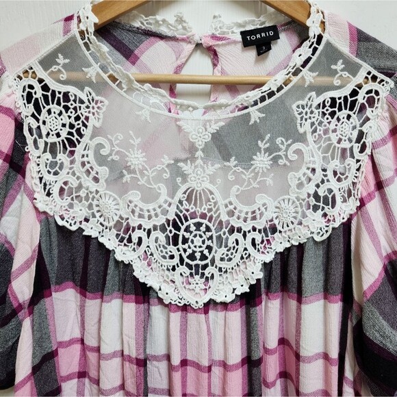 Torrid Top Womens 3X Pink Purple Plaid Crinkle Gauze Crochet Lace Short Sleeve - Picture 3 of 7